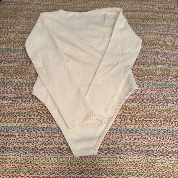 OQQ Women's Cream Colored Ribbed Square Neck Long Sleeve Bodysuits Size Medium - Picture 2 of 4